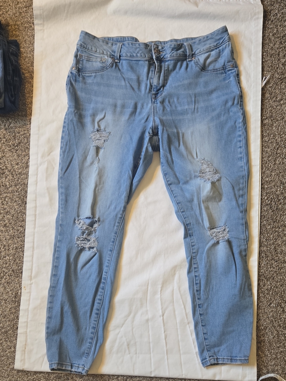 Maurices Light Blue Distressed Skinny Women’s Jeans